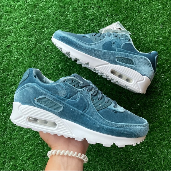 Nike Shoes - Nike Air Max 90 Prm